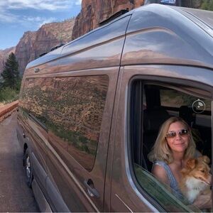 Meet your Posher, Dana